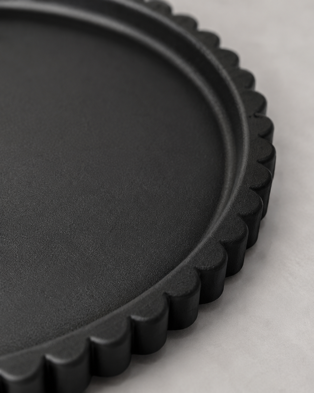 Riva Black Fluted Round Tray